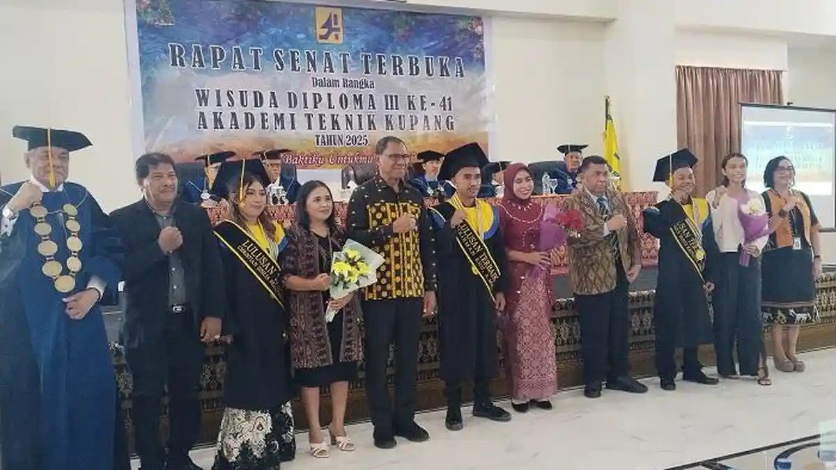Akademi Teknik Kupang Gelar Wisuda D-III ke-41 dan Lepas 57 Ahli Madya