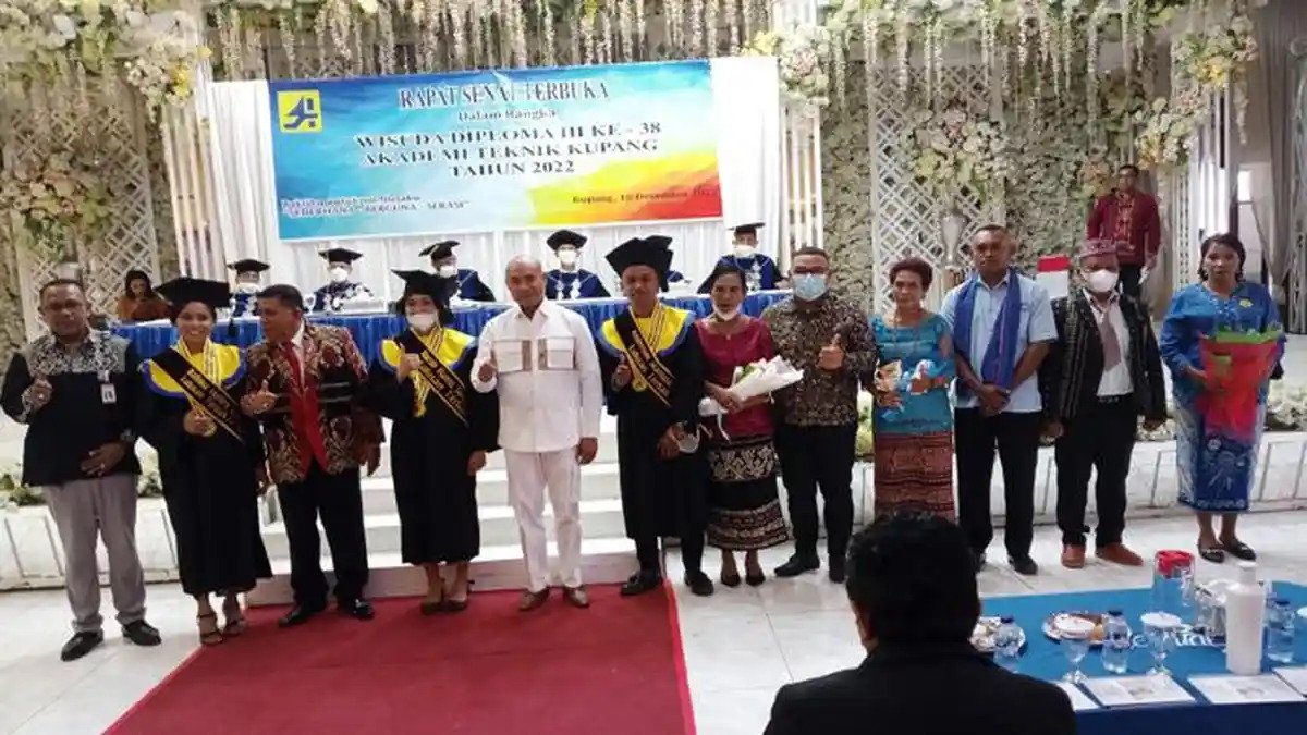 Akademi Teknik Kupang Wisuda 118 Lulusan Diploma III, Gubernur NTT Tekankan Pentingnya Mental Petarung Lapangan