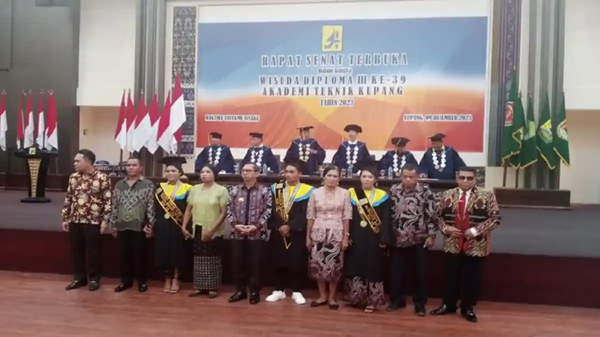 Tiga Lulusan Terbaik Akademi Teknik Kupang Langsung Mendapat Tawaran Kerja di Anak Perusahaan BUMN